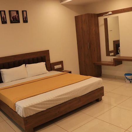 Hotel Viraj Residency Bhuj Exterior photo